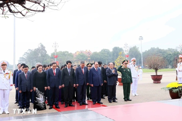 Lãnh đạo Đảng, Nhà nước vào Lăng viếng Bác nhân dịp Tết Nguyên đán Ất Tỵ 2025