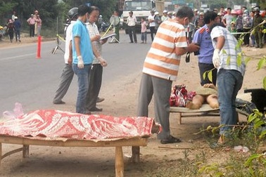 Truy tìm ô tô tông chết 2 mẹ con rồi bỏ trốn