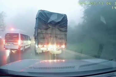 Xe khách gặp nạn vì liều lĩnh vượt ẩu trên đường đèo