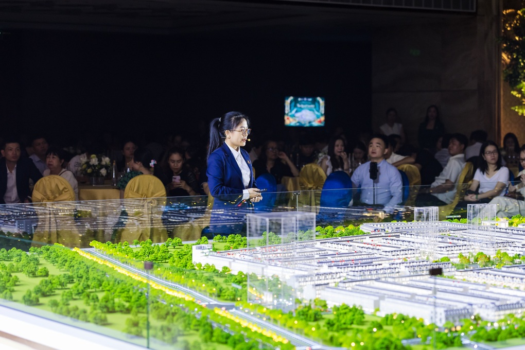 Dinh thự ven sông Mansion Riverside Villas gây ấn tượng ngay lần đầu ra mắt - 3 Dinh thự ven sông Mansion Riverside Villas gây ấn tượng ngay lần đầu ra mắt - 3