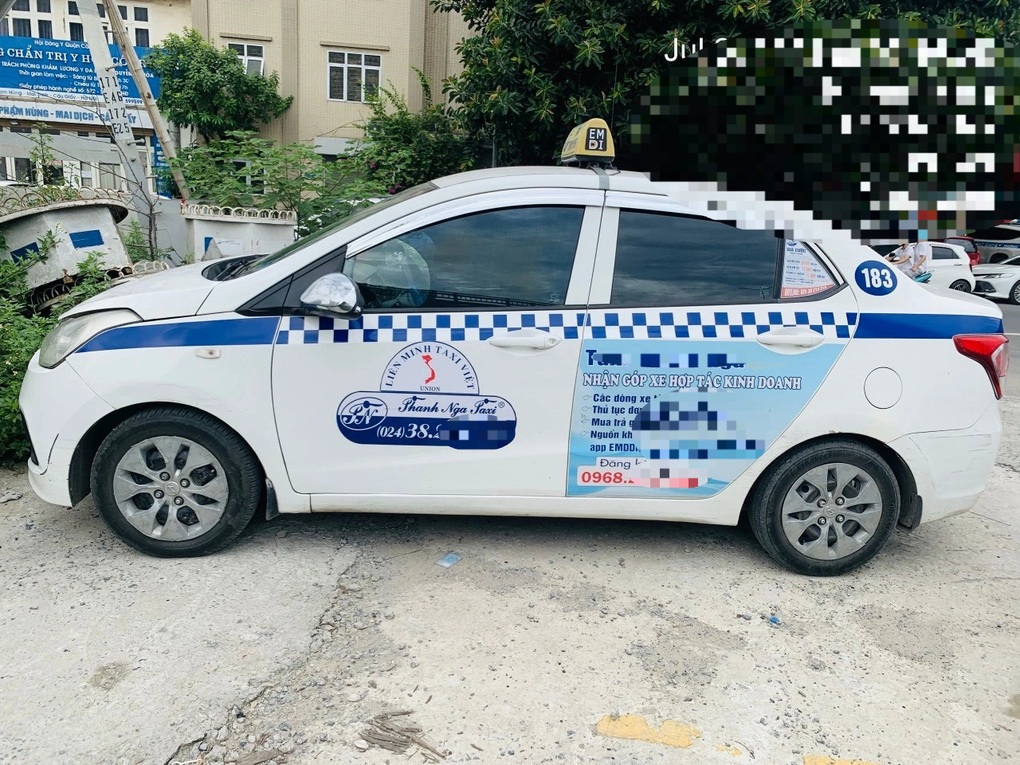 Hà Nội: Xử lý tài xế taxi đi ngược chiều, đánh võng trên đường Phạm Hùng - 2 Hà Nội: Xử lý tài xế taxi đi ngược chiều, đánh võng trên đường Phạm Hùng - 2