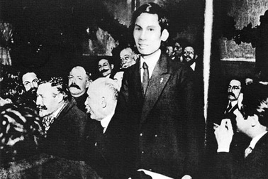 Người đi tìm hình của nước