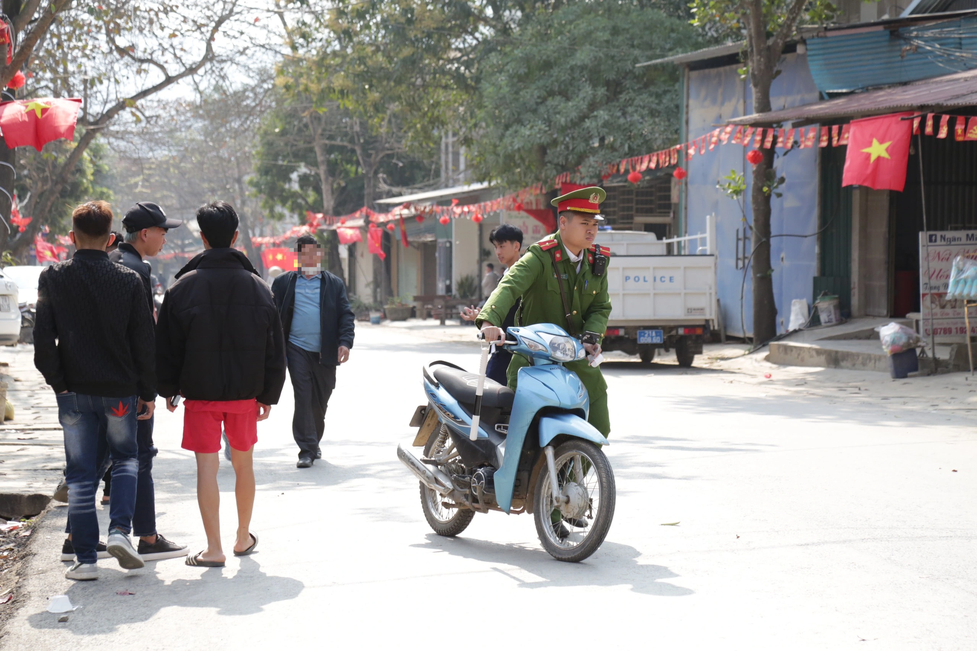 Xuyên Tết xử lý ma men, phát hiện lái xe dính cồn gấp 3,2 lần kịch khung - 7 Xuyên Tết xử lý ma men, phát hiện lái xe dính cồn gấp 3,2 lần kịch khung - 7