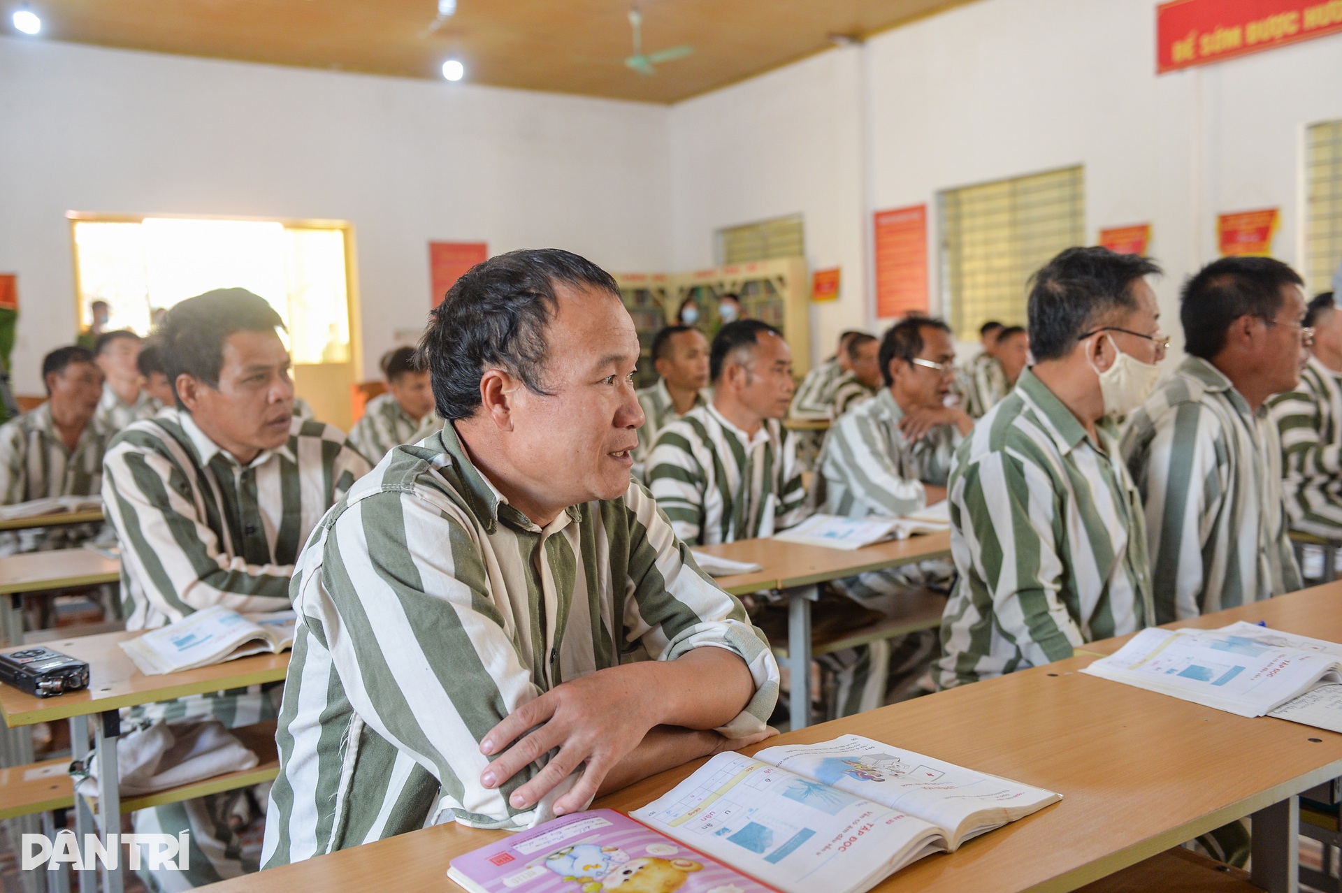 Lớp học đặc biệt của những học trò áo sọc ngày giáp Tết - 6