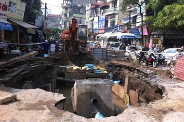 Hà Nội: Tạm ngừng cấp nước quận Hai Bà Trưng do vỡ đường ống