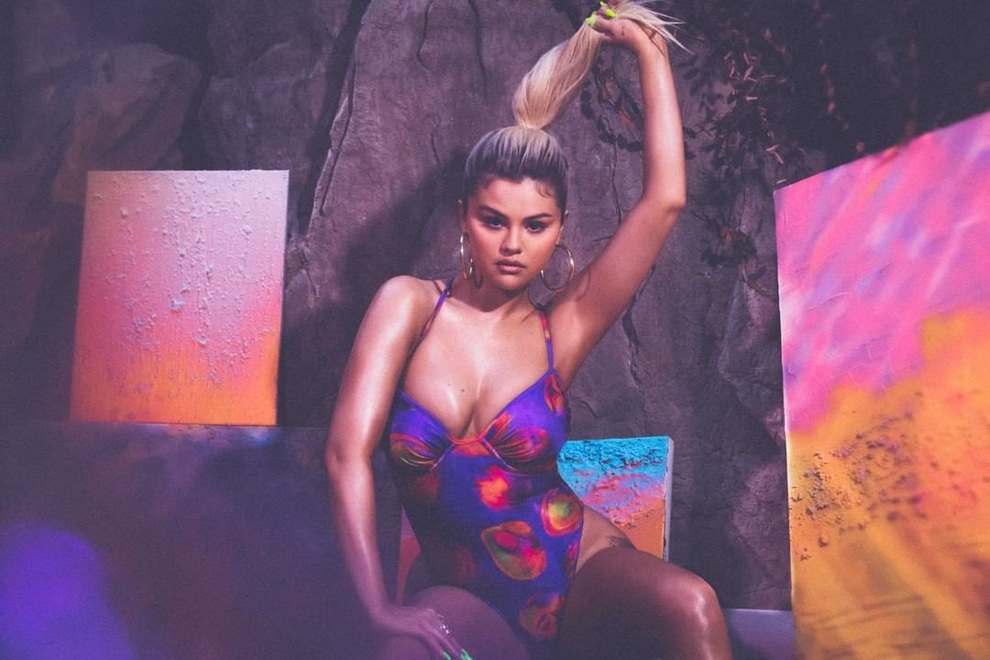 Vì đâu Selena Gomez bỗng lột xác nóng bỏng thế này? - 1 Vì đâu Selena Gomez bỗng lột xác nóng bỏng thế này? - 1