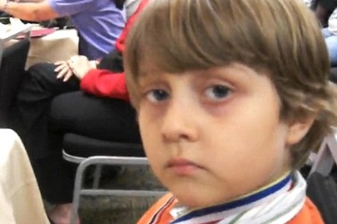 Cậu bé 9 tuổi trở thành kiện tướng cờ vua trẻ nhất Mỹ