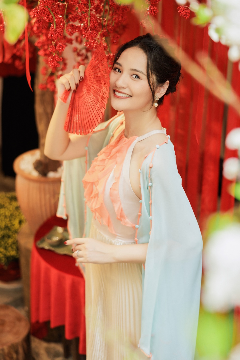 Hoa hậu Hương Giang khoe ảnh chồng con, nhan sắc 2 công chúa gây chú ý - 1 Hoa hậu Hương Giang khoe ảnh chồng con, nhan sắc 2 công chúa gây chú ý - 1