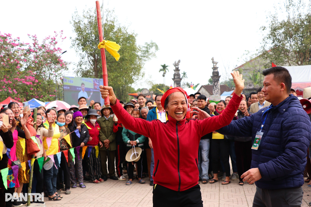 Cười nghiêng ngả với màn thi niêu ơi ở lại, chị đi nhé - 11