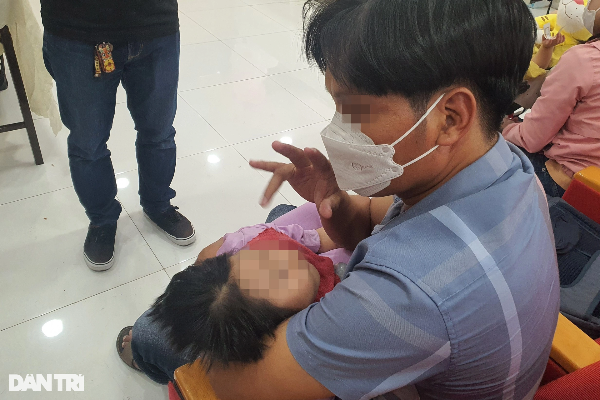 Nỗi khổ bị gắn mác bệnh trẻ em, mỏi mòn chờ thuốc được cấp phép - 3 Nỗi khổ bị gắn mác bệnh trẻ em, mỏi mòn chờ thuốc được cấp phép - 3