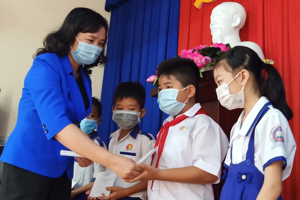 Bạc Liêu: Gây quỹ cho trẻ em từ việc phát hành hơn 300.000 vé số kiến thiết - 1 Bạc Liêu: Gây quỹ cho trẻ em từ việc phát hành hơn 300.000 vé số kiến thiết - 1