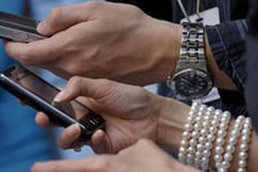 Mê tin nhắn sex, huấn luyện viên thể hình mất cả trăm triệu đồng