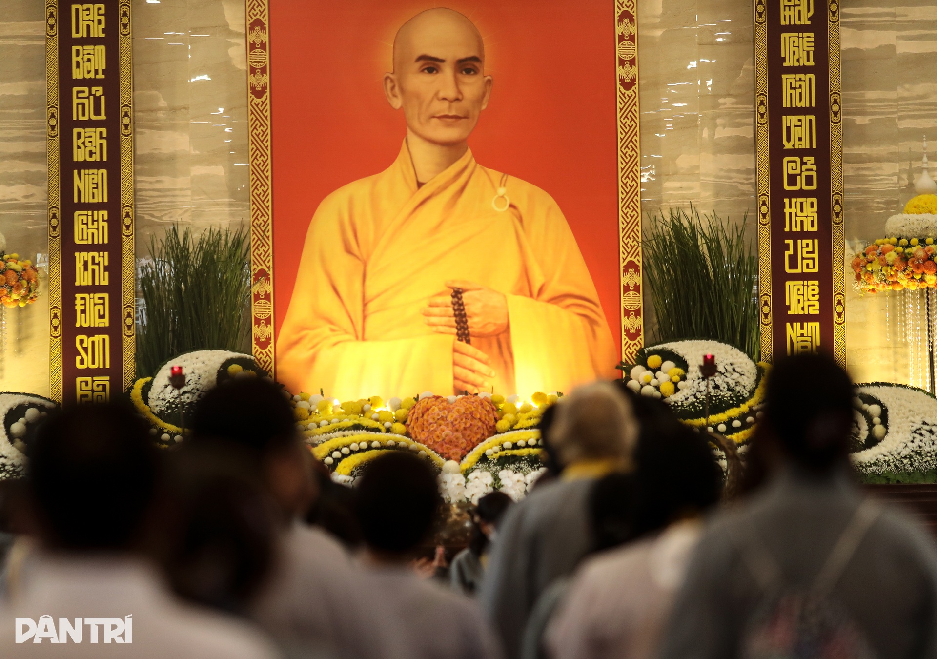 Phật tử khóc nghẹn tại lễ tưởng niệm 60 năm Bồ tát Thích Quảng Đức tự thiêu - 6 Phật tử khóc nghẹn tại lễ tưởng niệm 60 năm Bồ tát Thích Quảng Đức tự thiêu - 6