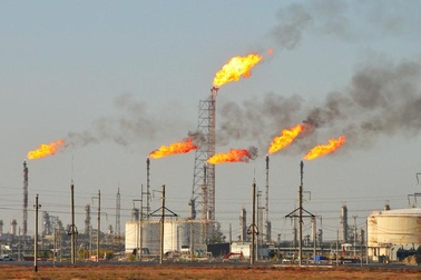 Ả Rập và Nga với vòng xoáy cuộc chiến giảm giá dầu