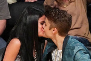 Những nụ hôn nóng bỏng mắt của Hollywood  