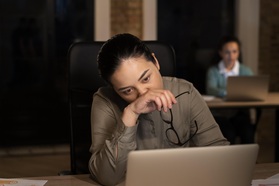 Người lao động chấp nhận "xuống giá" để có việc làm