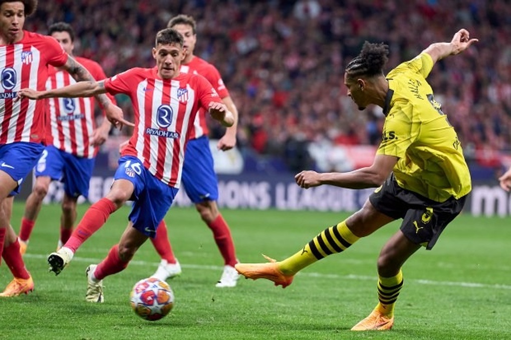 Hàng thủ liên tiếp mắc sai lầm, Dortmund thất bại trước Atletico Madrid - 2