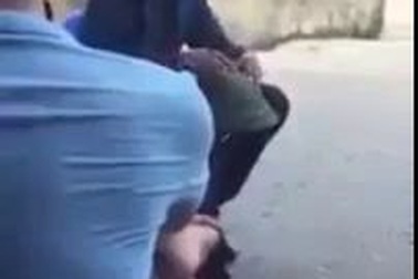 Màn trình diễn dùng mũ cối làm nhạc cụ khiến nhiều người thích thú