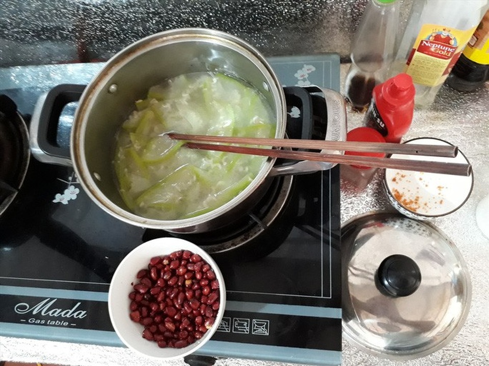 Rơi nước mắt bữa ăn của nữ công nhân - 2 Rơi nước mắt bữa ăn của nữ công nhân - 2
