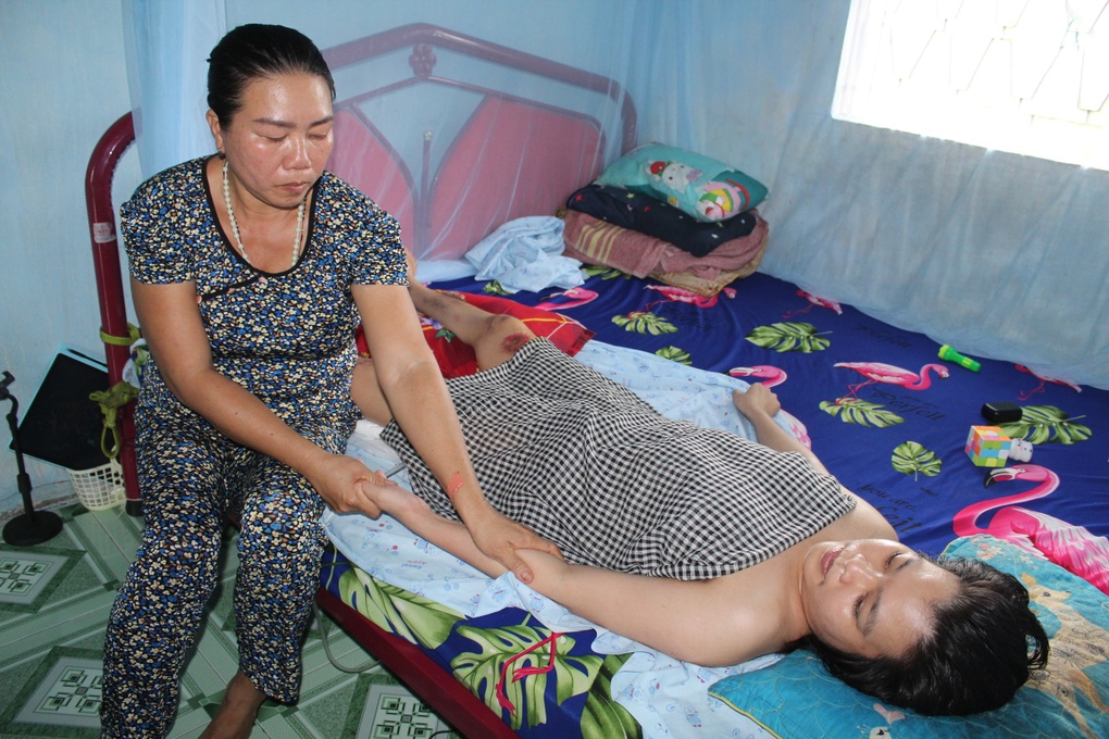 Cô gái xinh đẹp tan nát ước mơ dưới bánh xe khách - 5