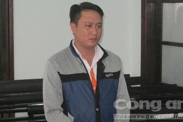 Tài xế taxi đi tù vì đem túi xách của khách bỏ quên giấu vào thùng rác