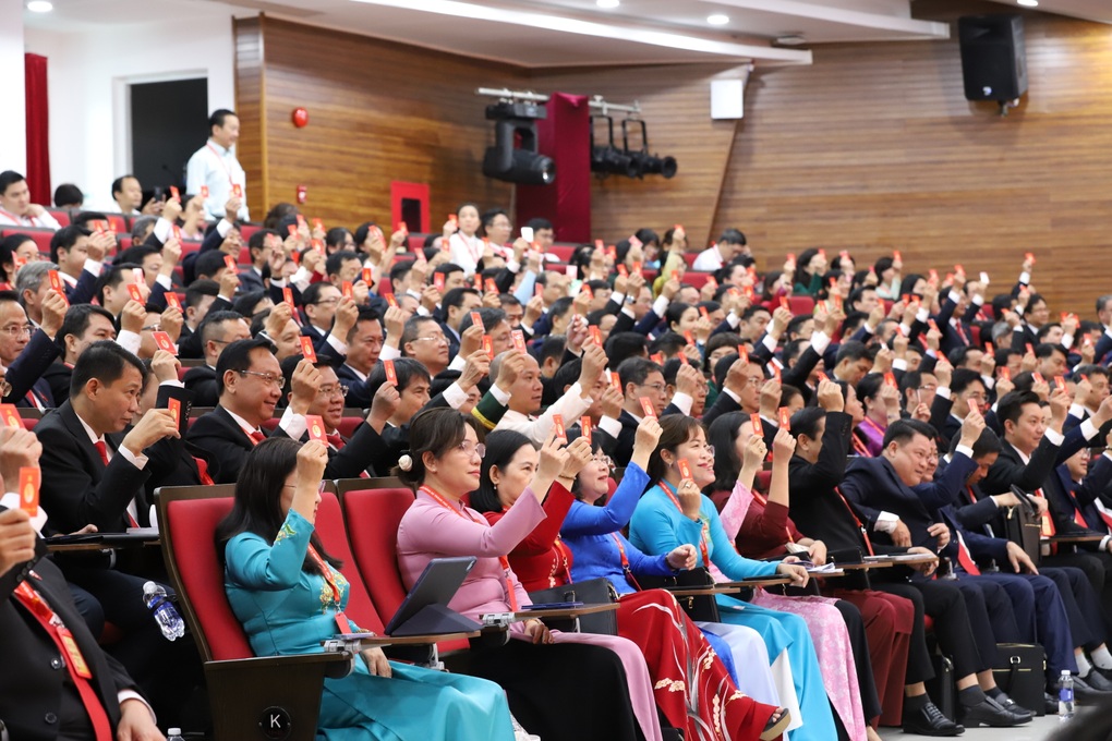 Ra mắt Ủy ban Kiểm tra Thành ủy TPHCM nhiệm kỳ 2025-2030 - 2 Ra mắt Ủy ban Kiểm tra Thành ủy TPHCM nhiệm kỳ 2025-2030 - 2