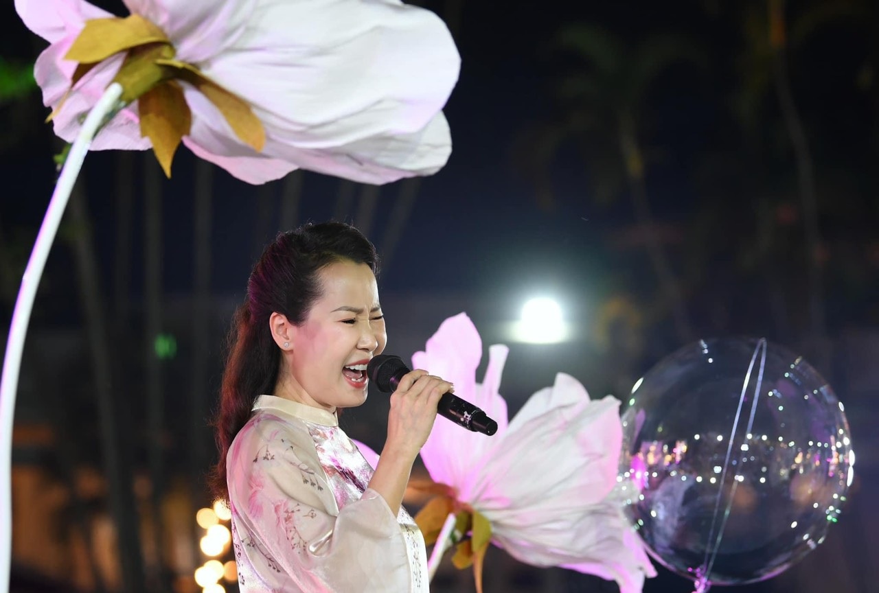 Nhạc sĩ Giáng Son: Tôi từng bị lừa rất nhiều tiền, vẫn tin vào tình yêu - 7 Nhạc sĩ Giáng Son: Tôi từng bị lừa rất nhiều tiền, vẫn tin vào tình yêu - 7