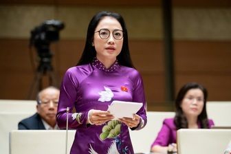 "Nhân viên y tế không phải những cỗ máy, mà là những con người có trái tim"