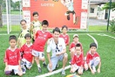 Dàn sao hài và Lotte Cầu thủ tí hon sôi động hướng đến Olympic London