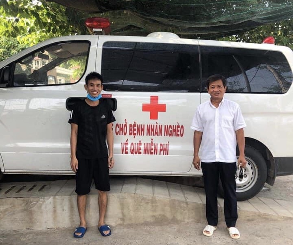 Ông Đoàn Ngọc Hải cùng xe chở miễn phí bệnh nhân nghèo ra tới Hà Nội - 3 Ông Đoàn Ngọc Hải cùng xe chở miễn phí bệnh nhân nghèo ra tới Hà Nội - 3