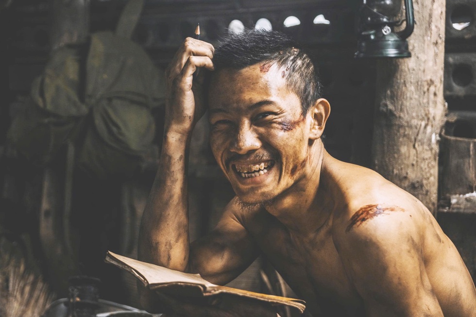 Anh Tạ “Mưa đỏ” từng muốn đổi nghề diễn sang kinh doanh vì kinh tế khó khăn