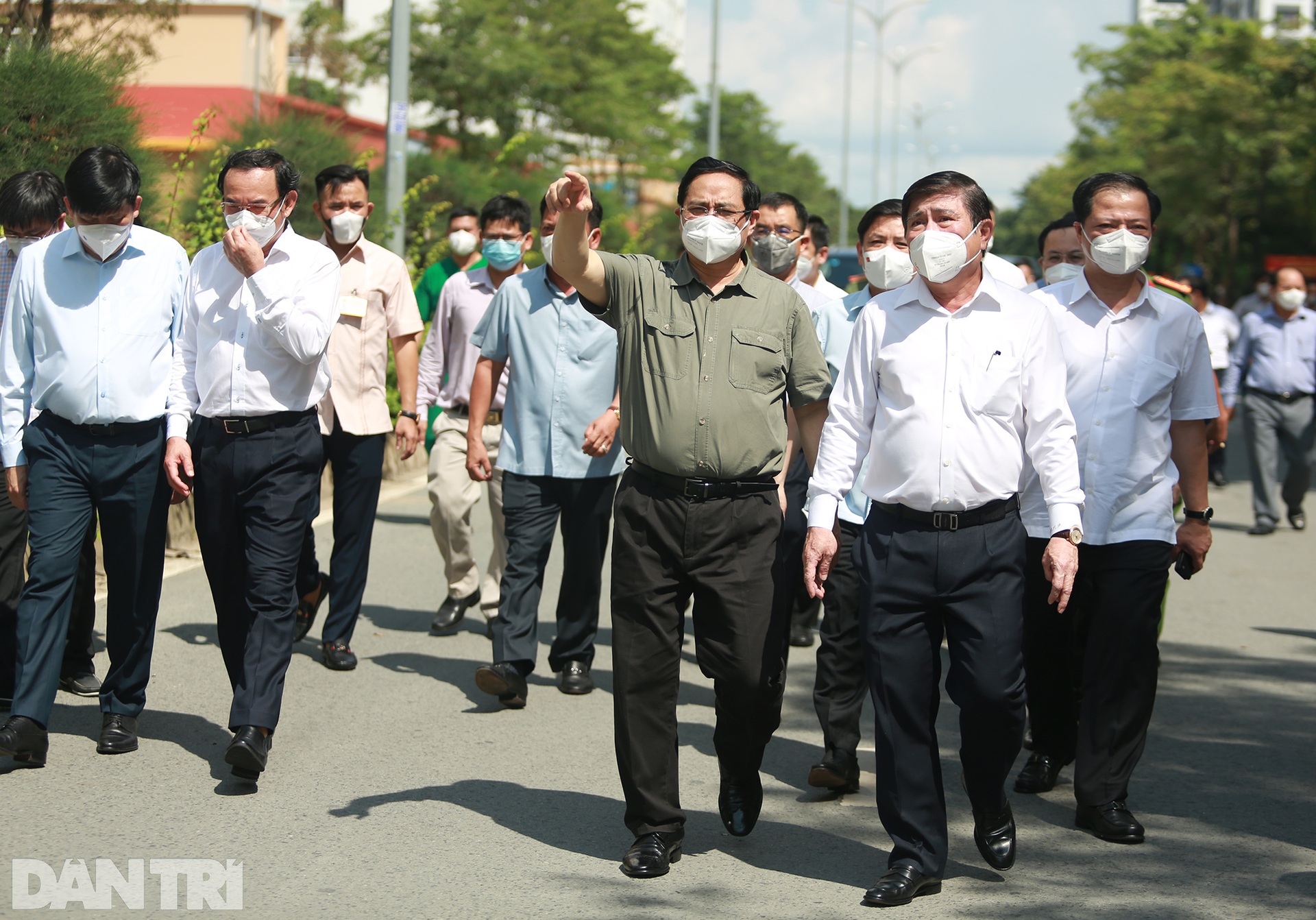 Thủ tướng Phạm Minh Chính thị sát bệnh viện dã chiến 16.000 giường ở TPHCM - 5