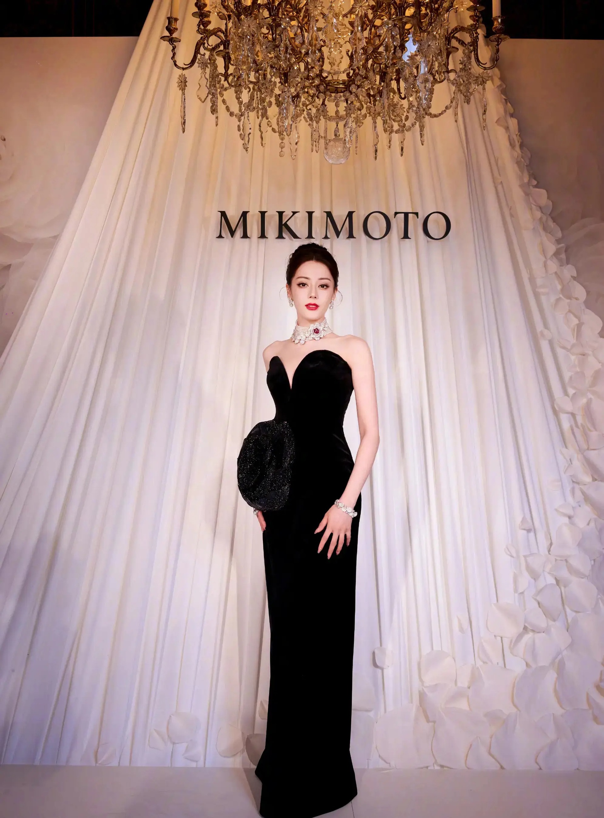 Địch Lệ Nhiệt Ba dẫn đầu xếp hạng các sao Trung Quốc mặc đẹp nhất tháng 7 - 1