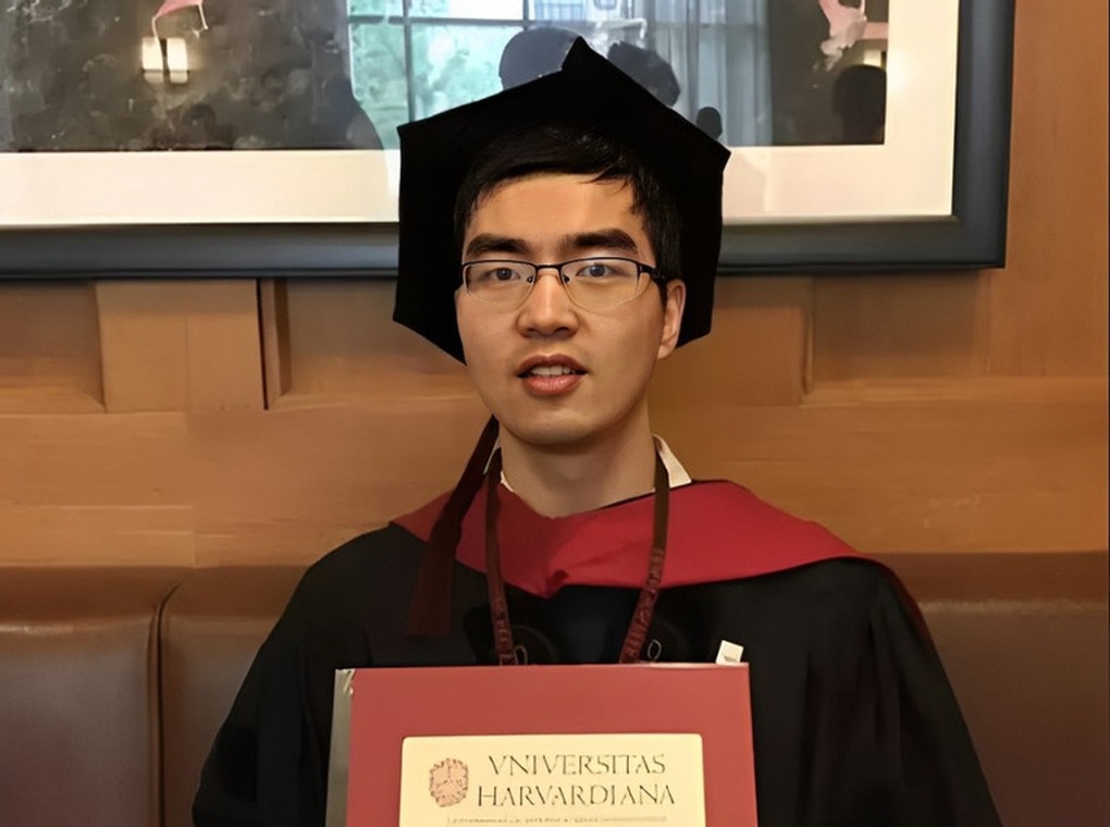 Từ chàng trai bại não, bị bố bỏ rơi đến thạc sĩ luật tại Đại học Harvard - 1 Từ chàng trai bại não, bị bố bỏ rơi đến thạc sĩ luật tại Đại học Harvard - 1