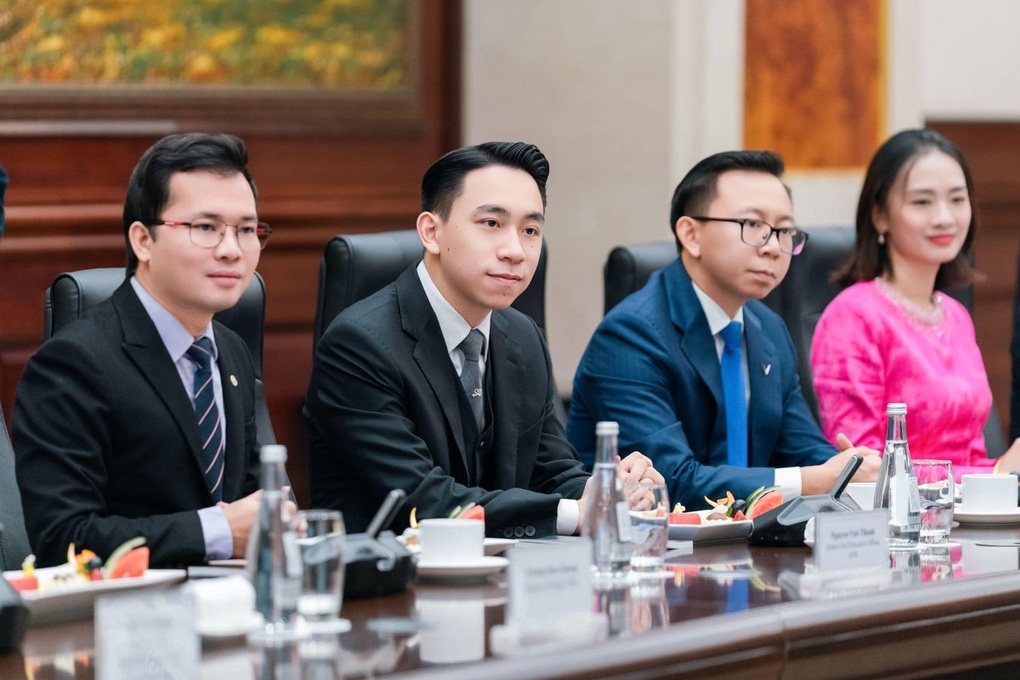 تطورات جديدة في شركة نجل الملياردير فام نهات فونج - 1 Diễn biến mới tại công ty của con trai tỷ phú Phạm Nhật Vượng - 1