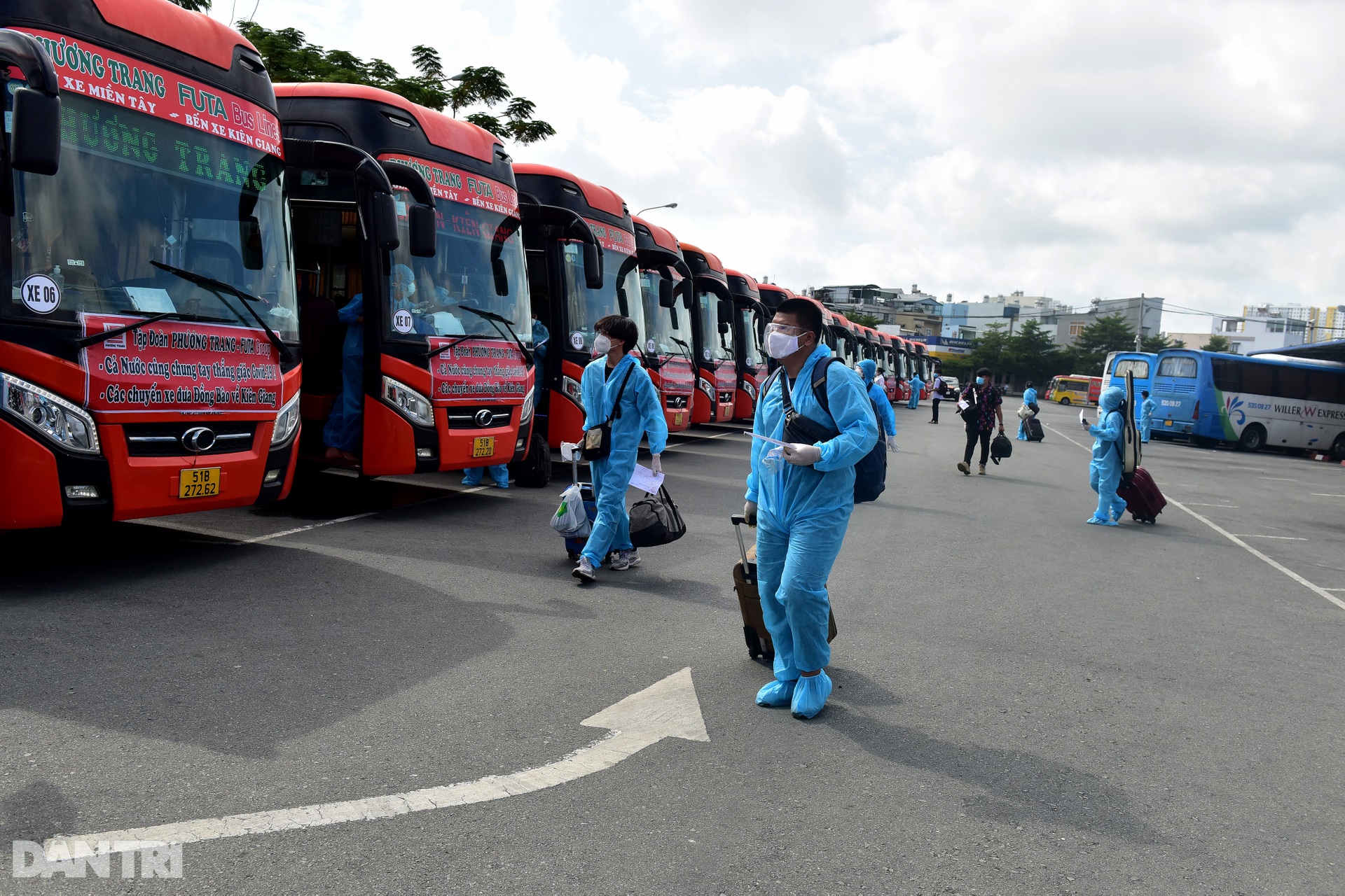 Bố thất nghiệp dẫn 3 con nhỏ lên chuyến xe miễn phí từ TPHCM về Kiên Giang - 14 Bố thất nghiệp dẫn 3 con nhỏ lên chuyến xe miễn phí từ TPHCM về Kiên Giang - 14