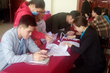 Gần 400 lao động tham gia "Ngày hội việc làm"