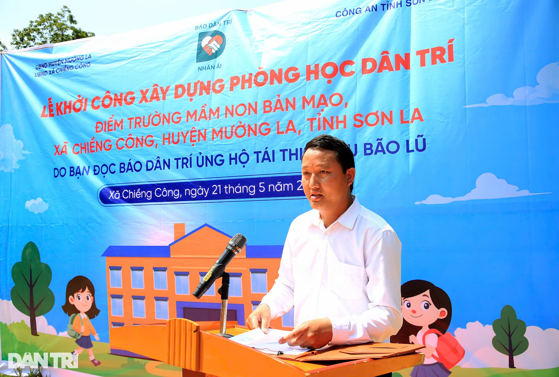 Từ nay các con ở Bản Mạo sẽ không phải học nhờ nhà dân nữa rồi! - 11 Từ nay các con ở Bản Mạo sẽ không phải học nhờ nhà dân nữa rồi! - 11