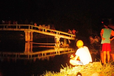 Hàng trăm người vây bắt cá sấu “khủng” trong đêm