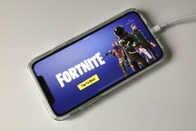iPhone, iPad cài sẵn Fortnite được rao bán hàng chục ngàn USD