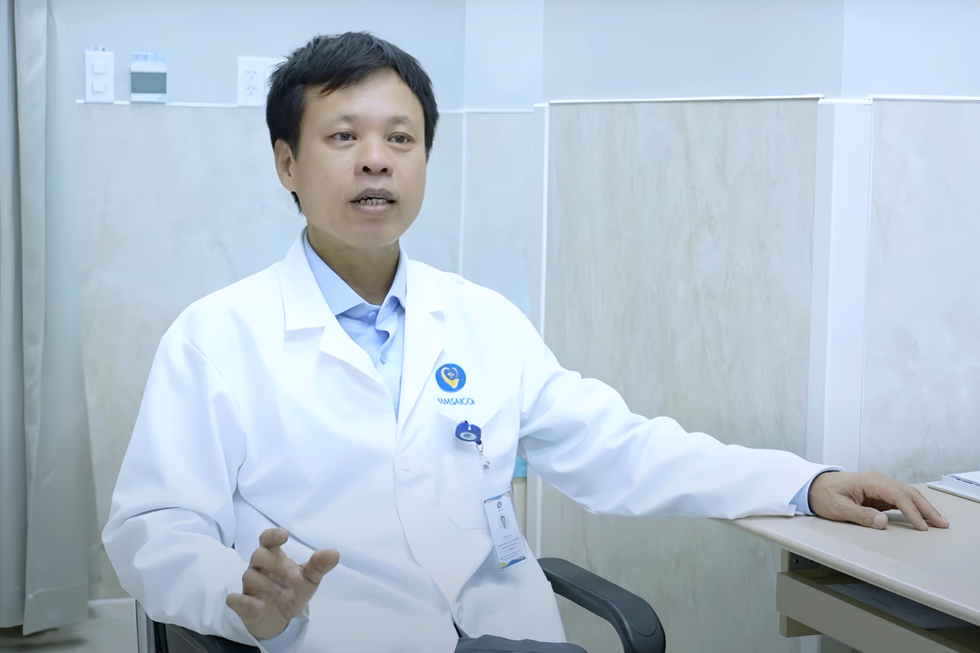 Vị bác sĩ bước ra từ chiến trường và 40 năm tận tâm với nghề y - 1