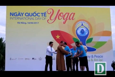 Đồng diễn Yoga ở Công viên Biển Đông - Đà Nẵng