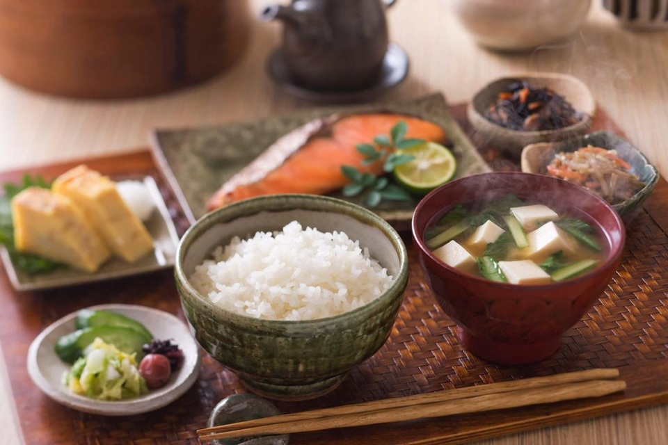 Chế độ ăn một canh ba món cực tốt cho sức khỏe của người Nhật - 1