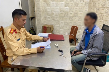 Tài xế xe khách dương tính với ma túy đá khi lái ô tô trên đường