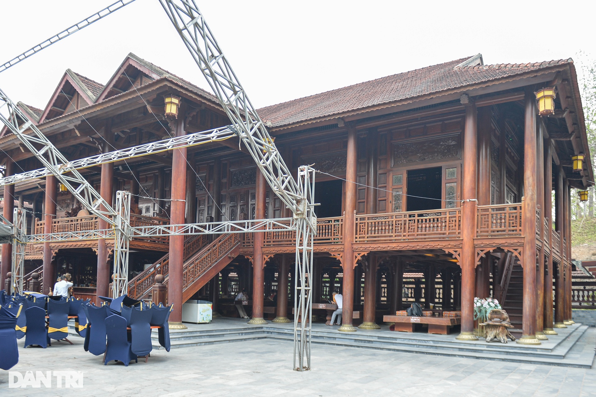 Nhà sàn gỗ lim lớn nhất Việt Nam, trị giá 200 tỷ đồng ở Điện Biên Phủ - 3 Nhà sàn gỗ lim lớn nhất Việt Nam, trị giá 200 tỷ đồng ở Điện Biên Phủ - 3