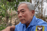 Bốn ngày chạy lũ trở về, người bảo vệ rơi nước mắt trước cảnh nhà đổ nát