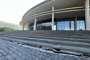 Tòa nhà khám phá vũ trụ trăm tỷ ở Bình Định bị thấm dột, sụt lún