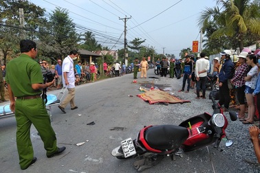 Xe khách bỏ chạy sau khi gây tai nạn chết người