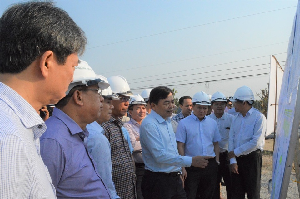Nhiều tỉnh vừa ăn tết, vừa... chống mặn - 2 Nhiều tỉnh vừa ăn tết, vừa... chống mặn - 2