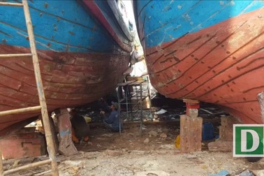 Hàng loạt tàu cá nhộn nhịp “tân trang” cho mùa đánh bắt mới